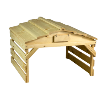 Robotniiduki garaaž, avatud otstega, puidust katusega, naturaalne